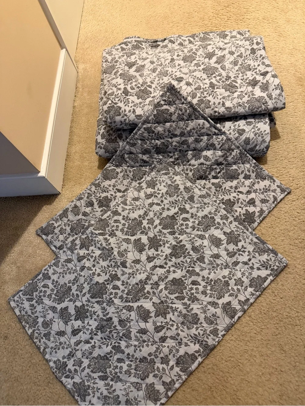 Details by Becki Owens Full/Queen Gray Floral Quilt Set